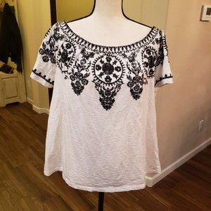 Embordereb cotton blouse Size large super cute